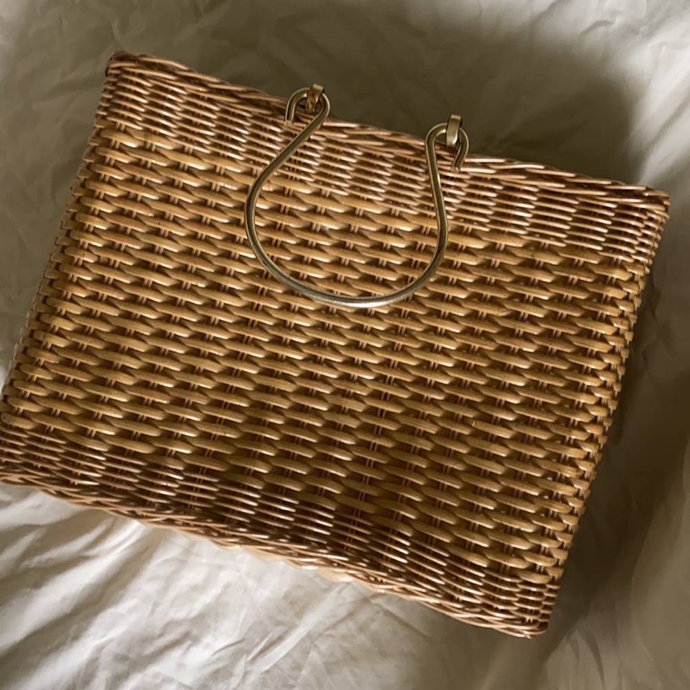 Adorable wicker purse